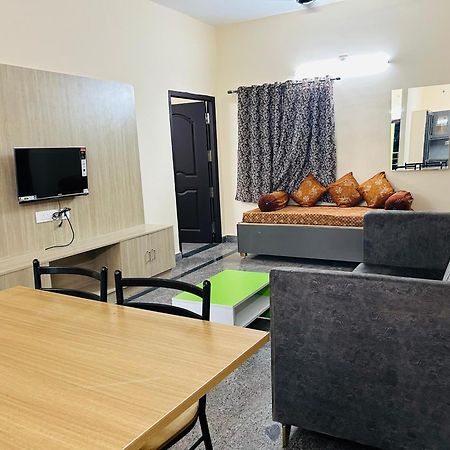 טירופאטי Y Stay Homestay מראה חיצוני תמונה