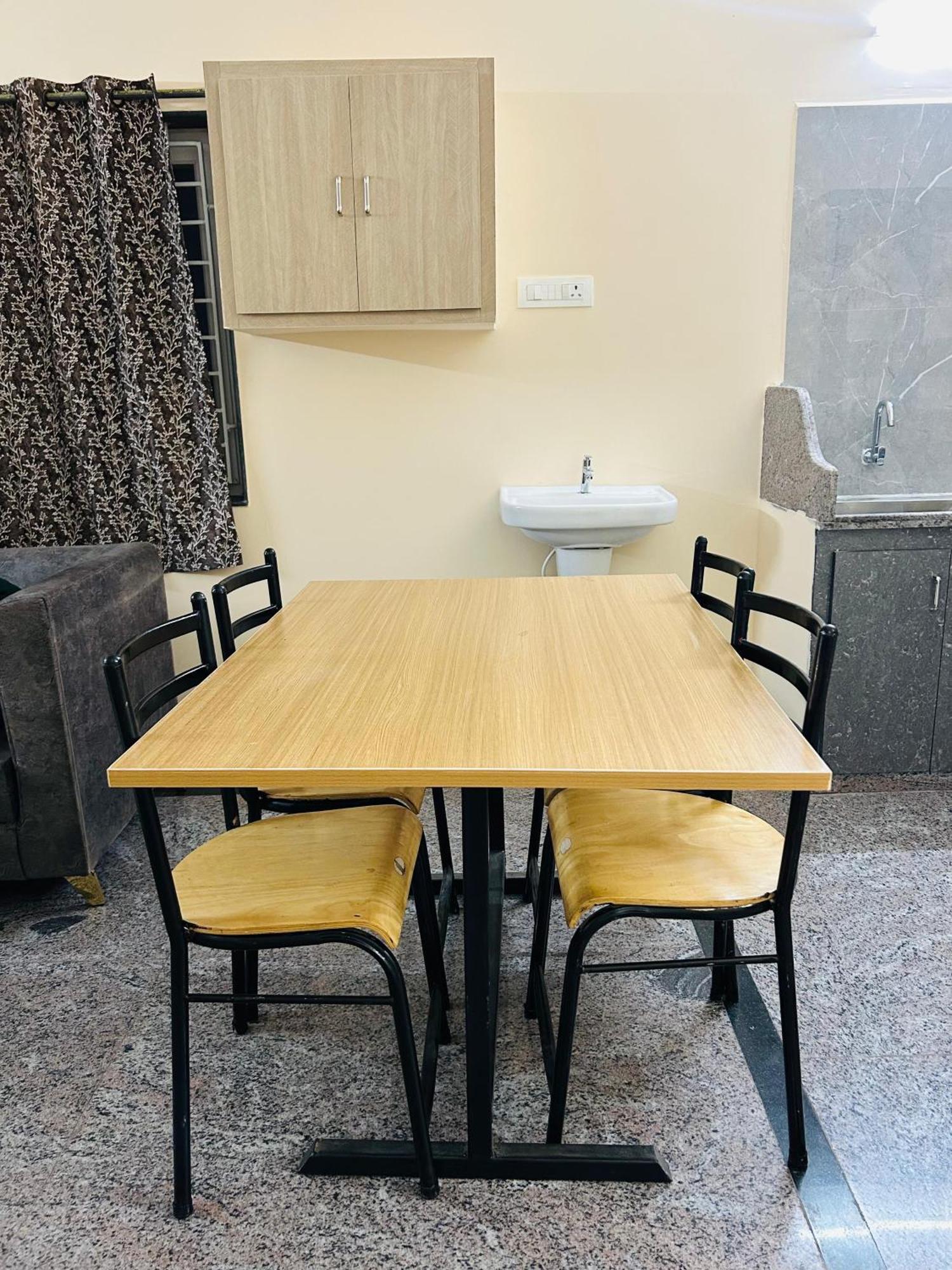 טירופאטי Y Stay Homestay מראה חיצוני תמונה